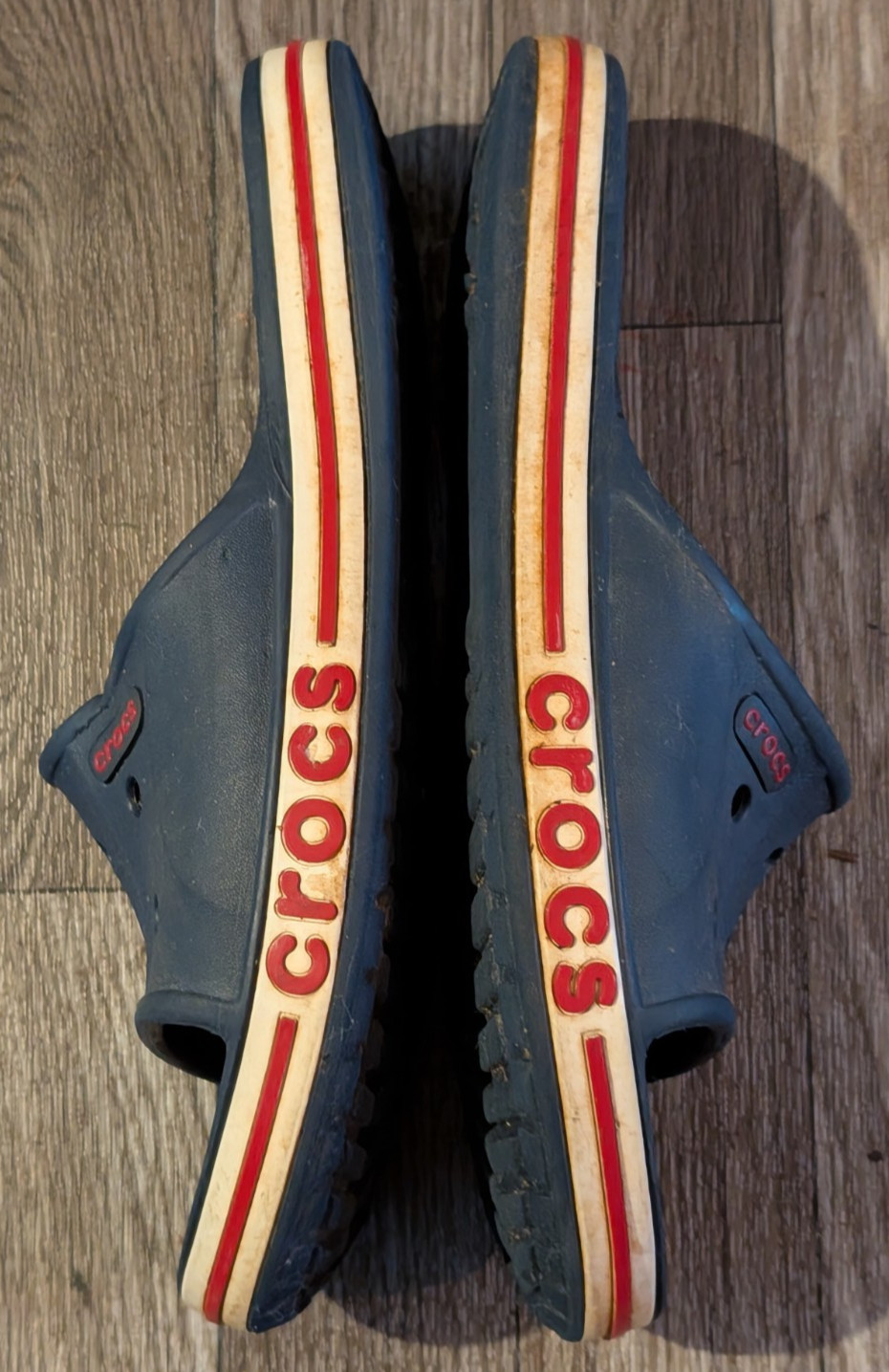 CROCS Bayaband Slide Unisex Sandals Men’s 8 / Women’s 10 Navy Blue Red Stripe