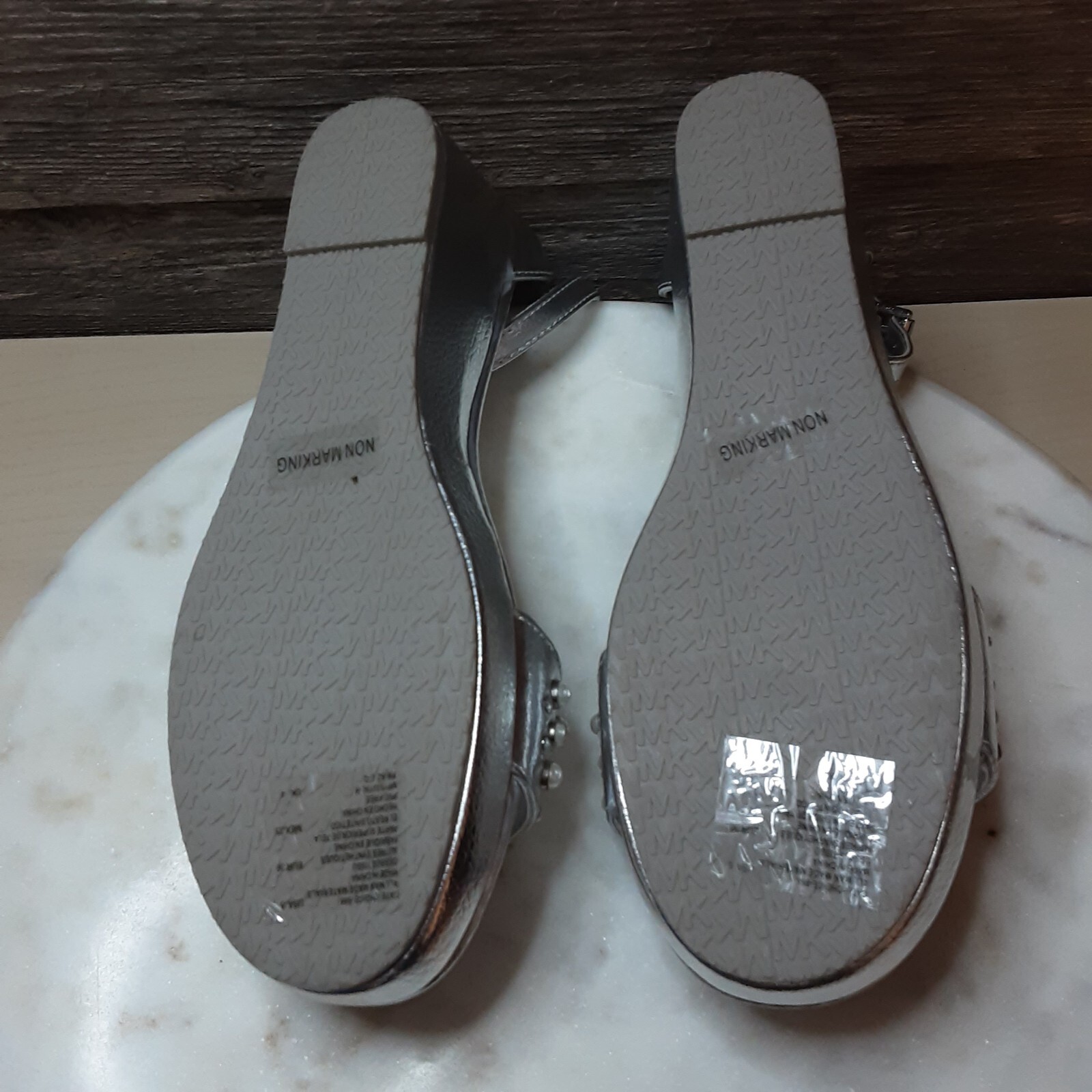 Michael Kors Women’s Silver Platform Shoe Size 5 Cate Choice-888