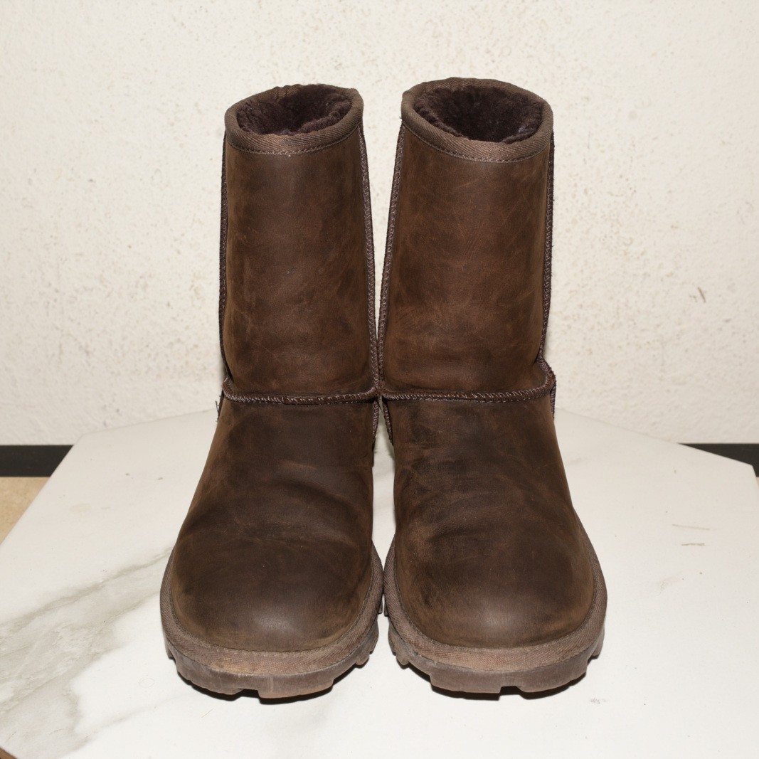 UGG Essential Short Leather Boot Women US 8