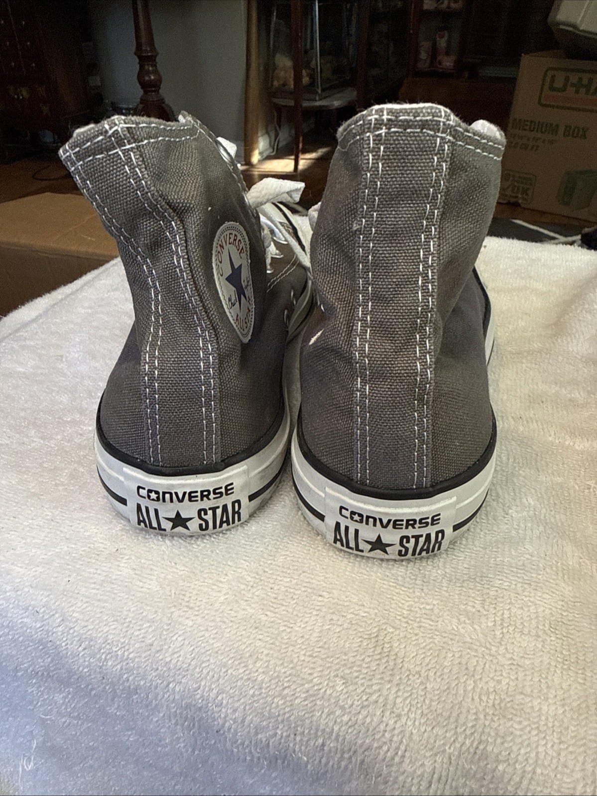 MEN’S CONVERSE HIGH CUT CANVAS SNEAKERS SIZE 4, GRAY & WHITE #1J793