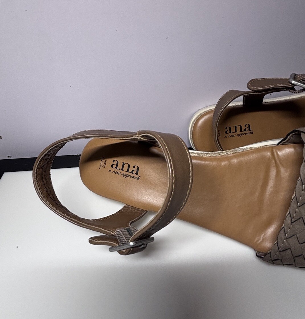 ANA Beige Size 9 Memory Foam Sandals