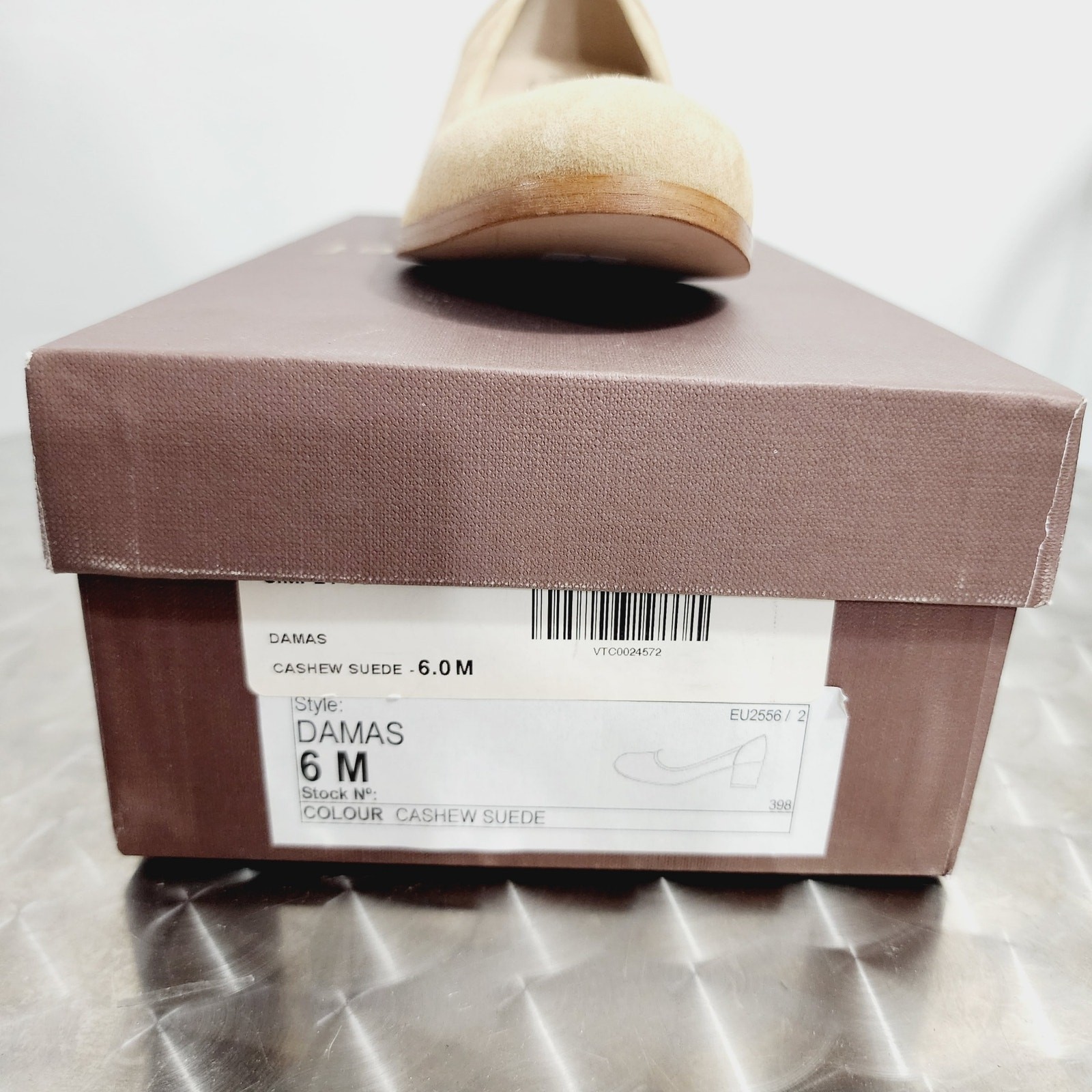 Jon Josef Damas Cashew Suede Pumps Round Toe Court Heels Shoes NIB Womens Size 6