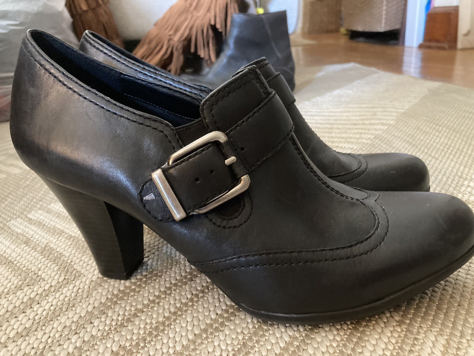NATURALIZER Pumps Heels Sz 10M Black Leather Shoes Wingtip 3.25” Heel GETTY EUC