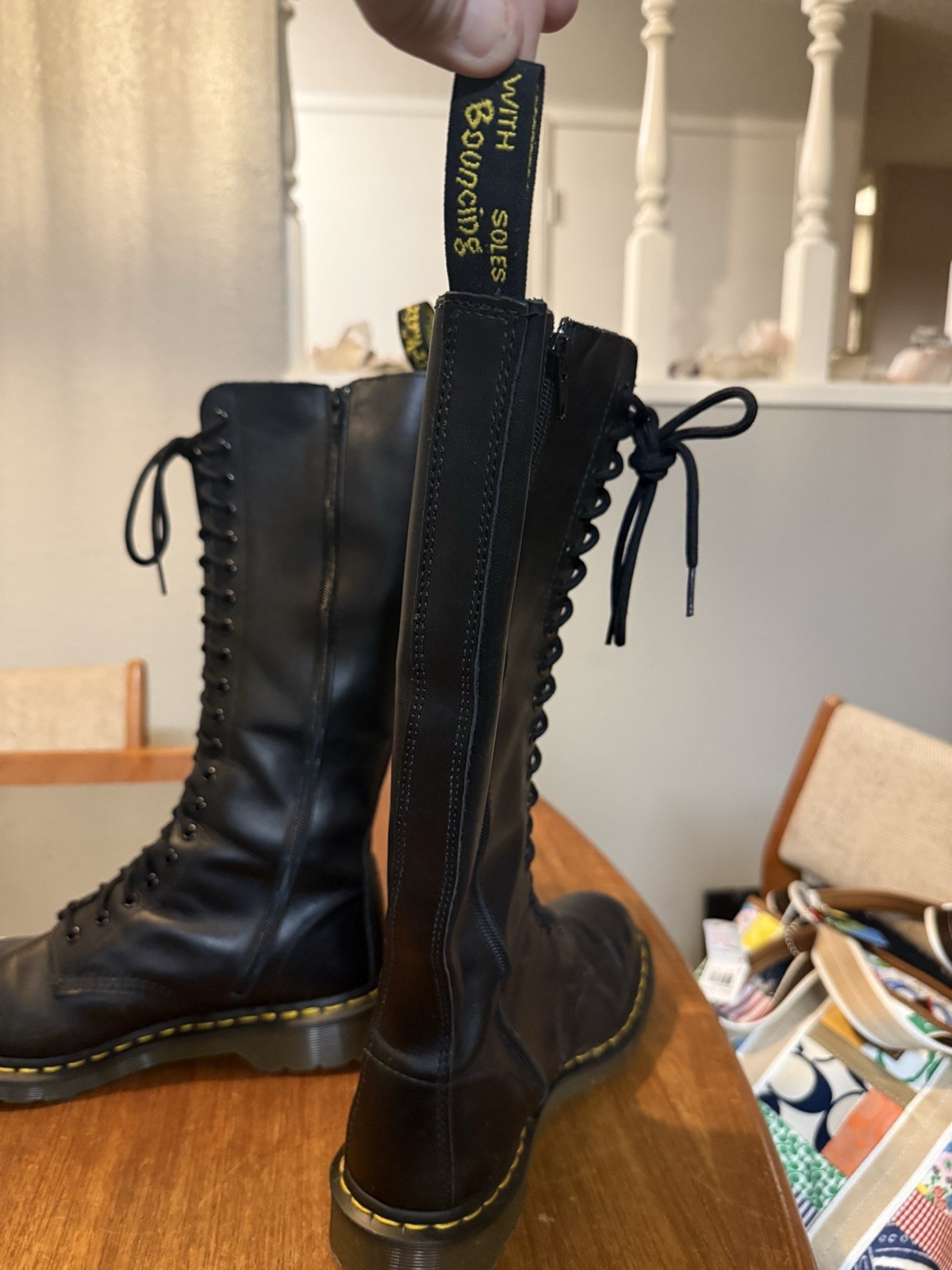 VTG 2009 Dr. Martens Malibu 20-eye Skull & Rose Boots. Black. Unisex. M-10 W-11