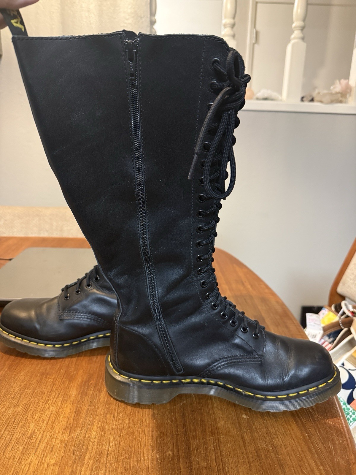 VTG 2009 Dr. Martens Malibu 20-eye Skull & Rose Boots. Black. Unisex. M-10 W-11