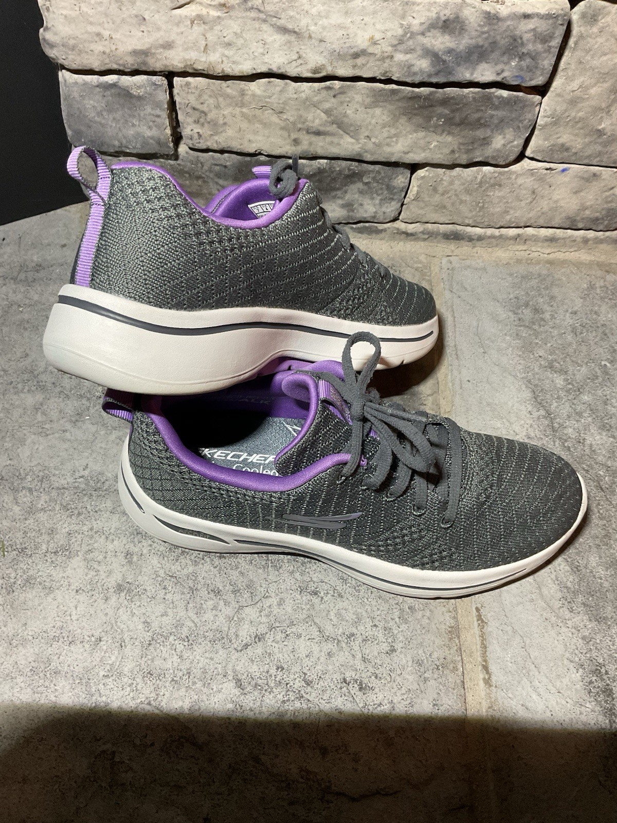 Skechers GOwalk Arch Fit 124403 Gray/Lavender Woman’s Size 7 Walking Shoe