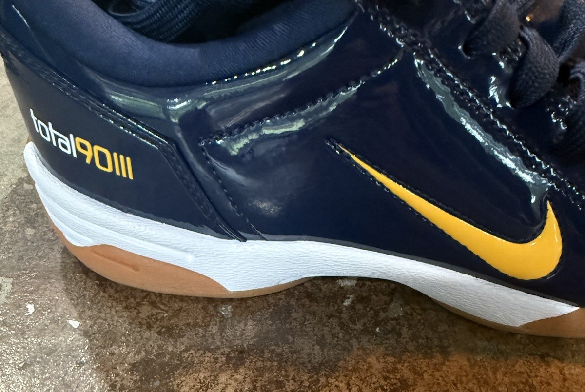 Nike Women’s Total 90 Michigan Midnight Navy Gold Soccer Shoes Size 9.5