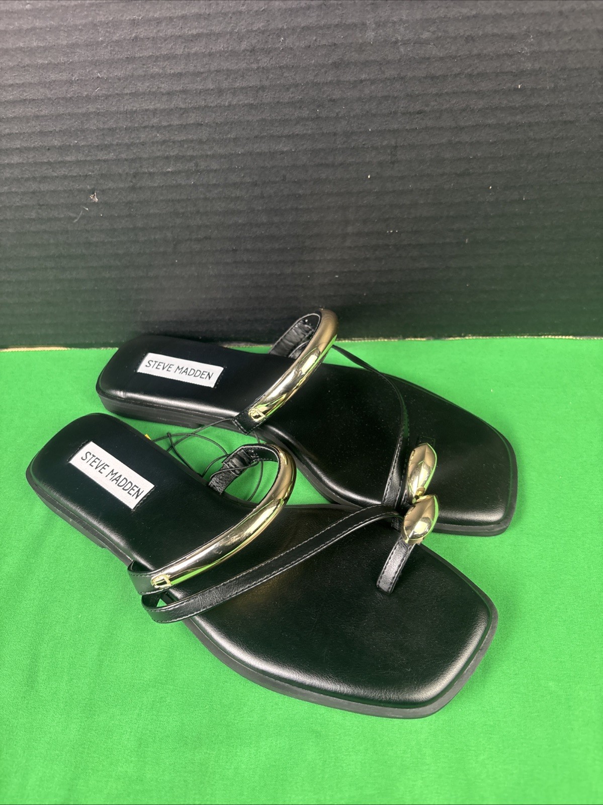 Steve Madden Women’s Toe Ring Sandal Size 8 Black