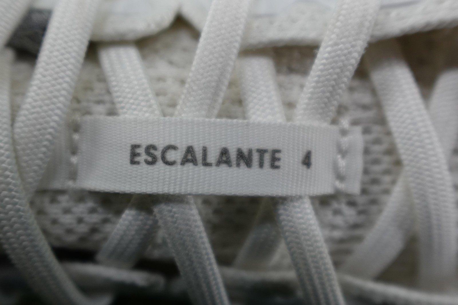 Altra Escalante 4 Shoes Womens Size 9.5 White Running Athletic Sneaker