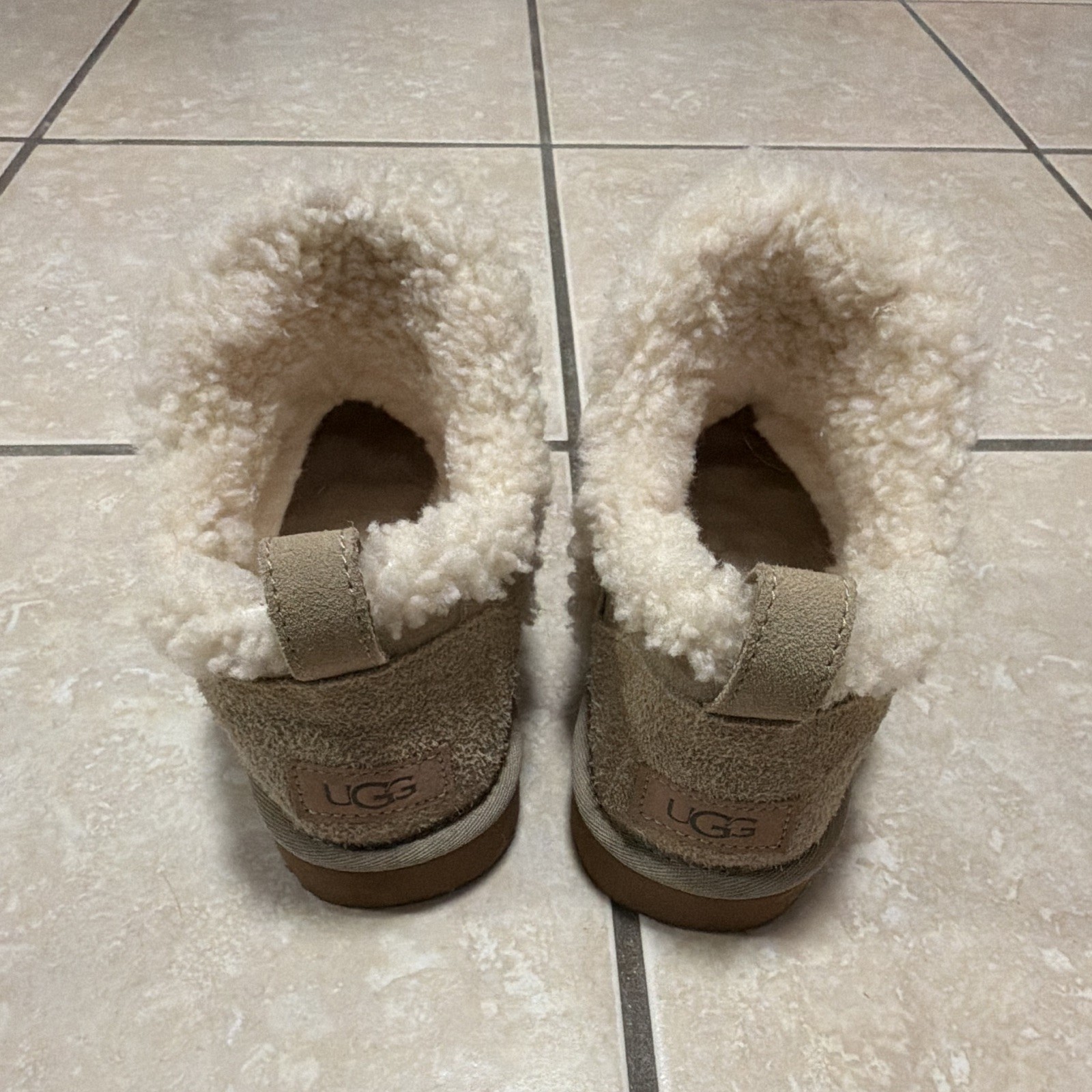 UGG Women’s Slip-On Slippers Suede Lined Faux Fur Beige US 7 B Width
