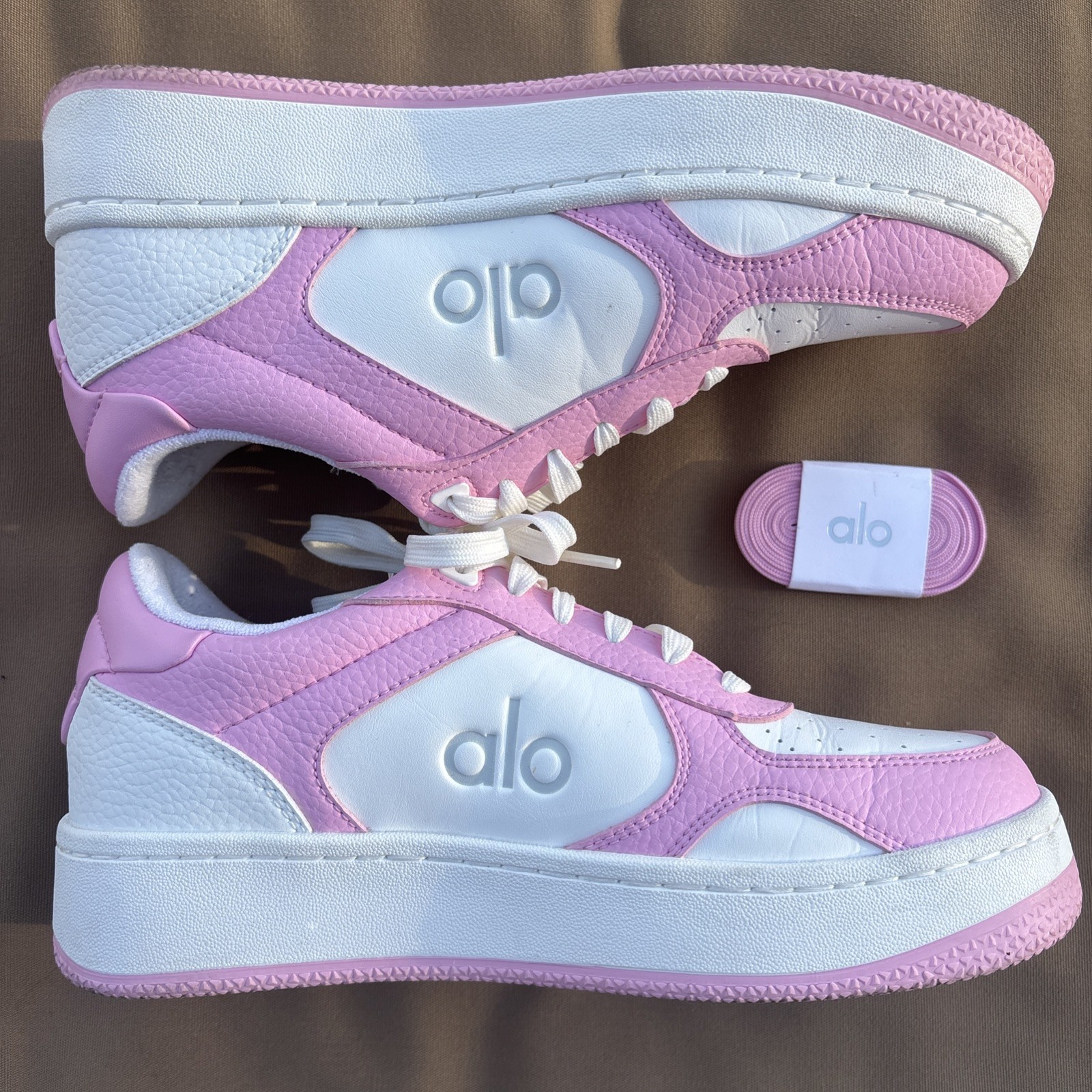 EUC! Alo Recovery Mode Comfort Sneaker Lace Up Pink White Athletic Shoes 7.5