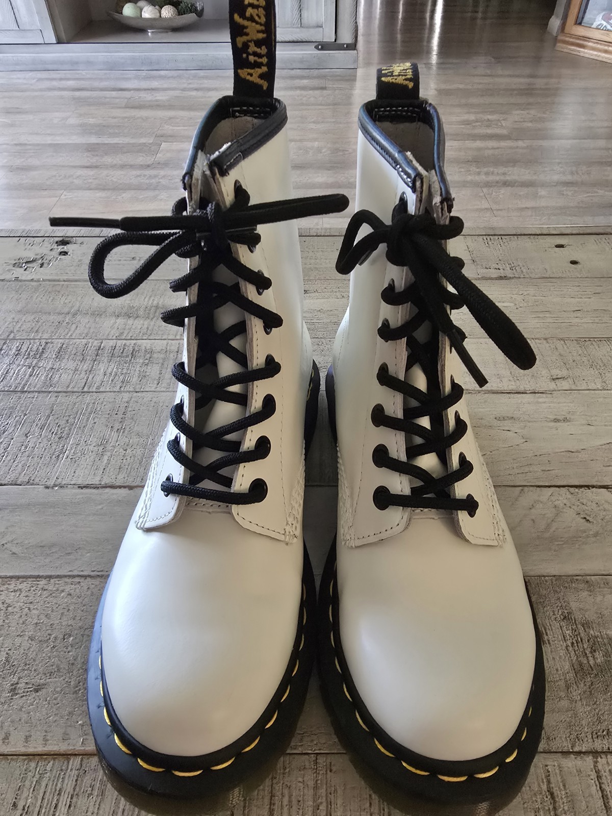 DR. MARTENS GENDER INCLUSIVE SMOOTH WHITE LEATHER JADEN PLATFORM BOOTS SIZE 6