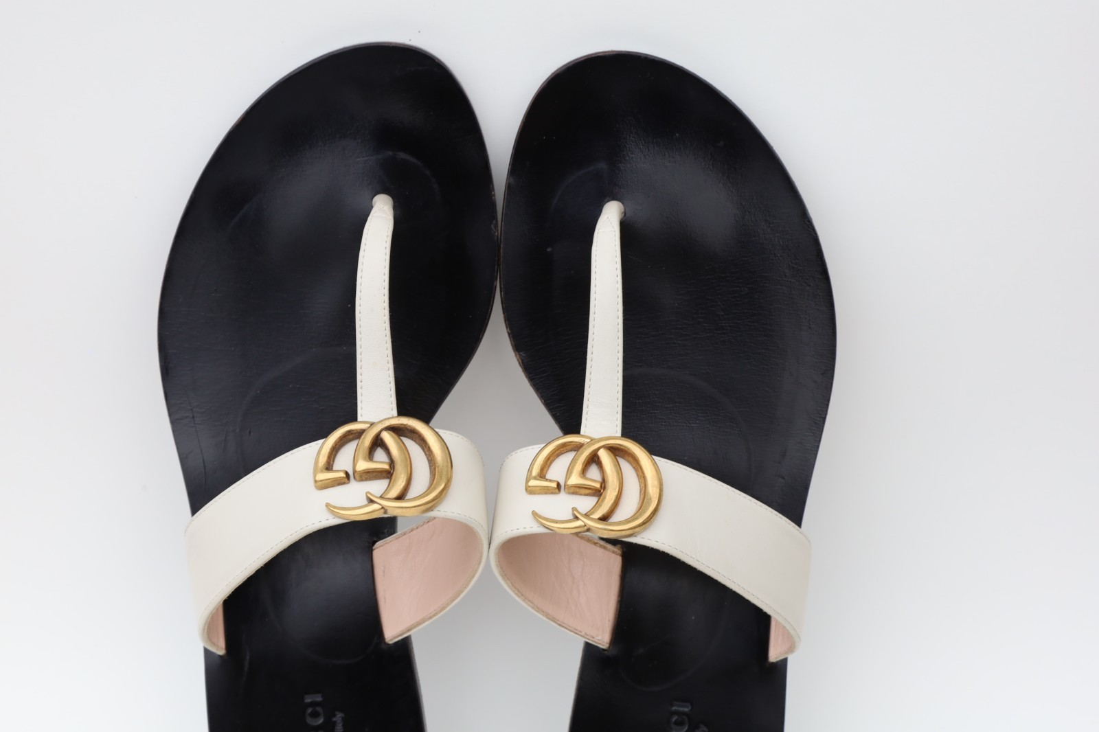 Gucci Marmont GG Thong Sandals Slides Size 38/ US 8 in Black White Ivory Leather