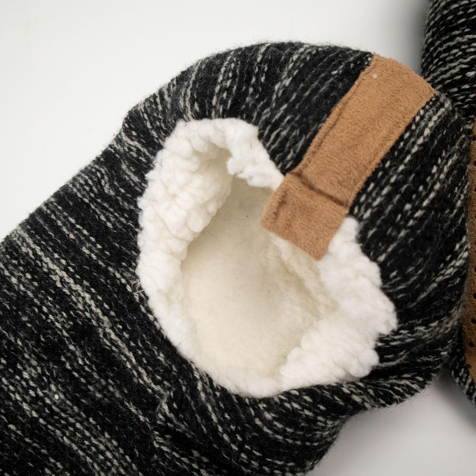 Fuzzy Babba Slipper Socks Size 9-11 Black Striped Sherpa Lined Non Slip