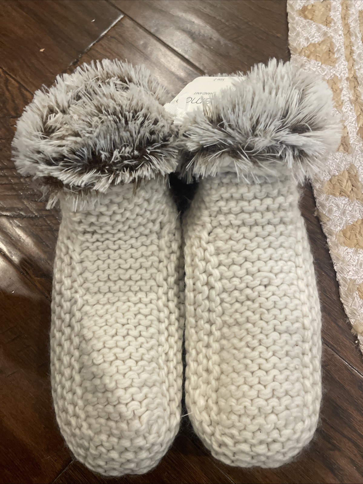 NWT LEMON Cabin Hand Knit Chunky Cottage core Sz M/L Slippers Cream/Fur