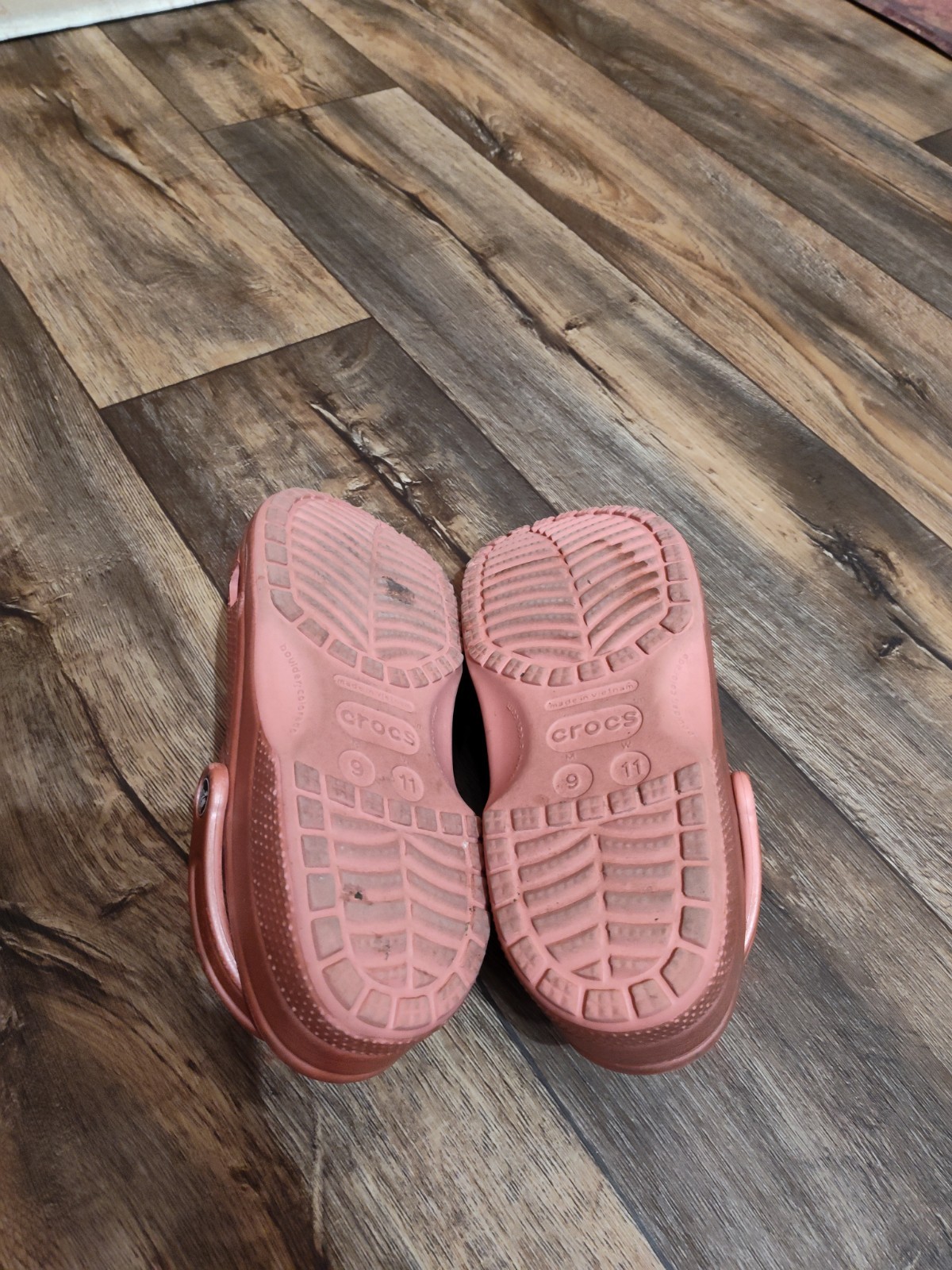 Crocs Women’s Classic Metallic Clog 205831 Strawberry Wine W11 M9