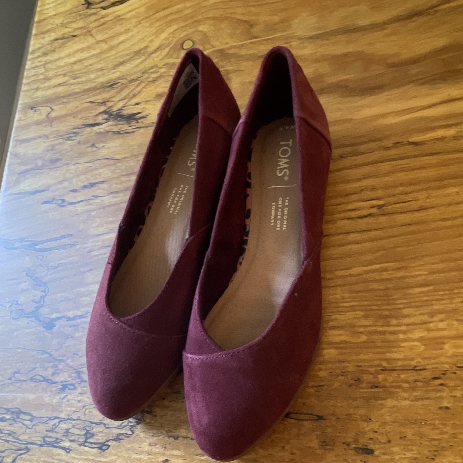 TOMS Women’s Purple Suede Slip-On Flats Round Toe Solid US Size 5.5