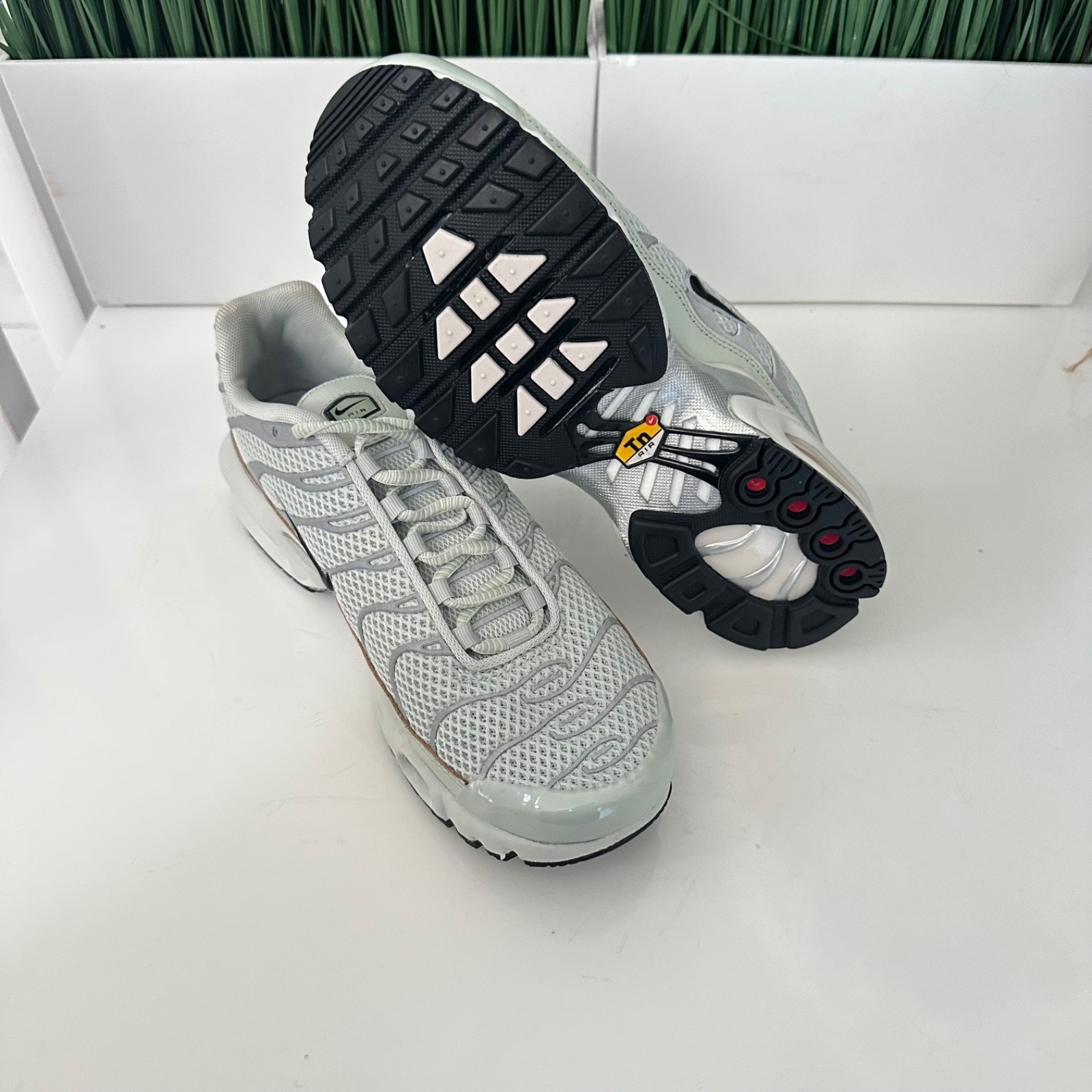 Nike Air Max Plus NBY Light Silver Chrome Womens Shoes FV8480-002 Size 8
