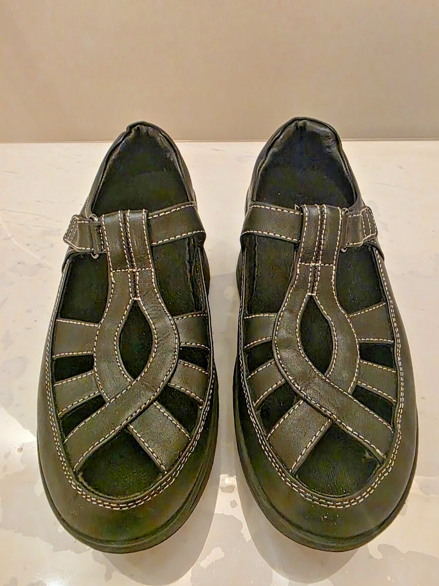 Z‑Coil Women’s Size 6 Black Covered Sandal – Mary Jane Style – Hardly Worn