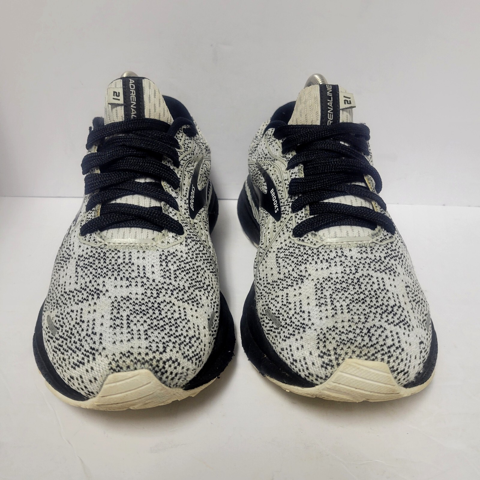 Brooks Adrenaline GTS 21 Womens Sz 8B White Black Running Shoes 1203291B135 Oreo