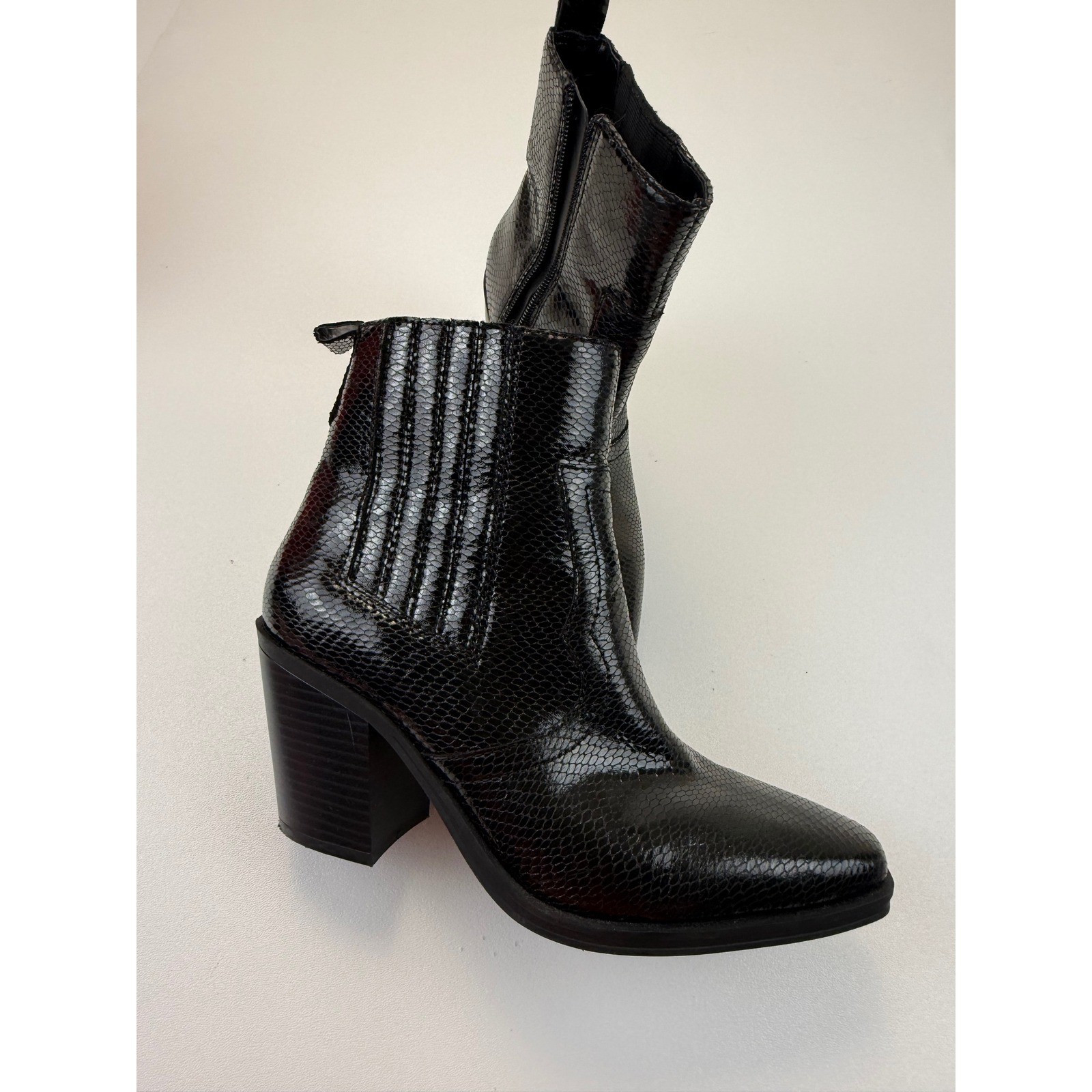 M6-EVYLIN Black Snake Embossed Pointed Toe Block Heel Ankle Boots Size 9M/40