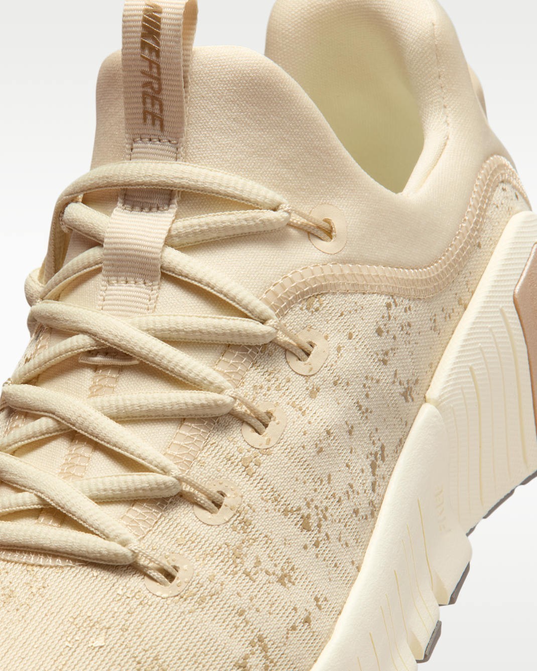 NIKE Women’s Free Metcon 6 SE IB6549-200 Light Khaki Coconut Milk