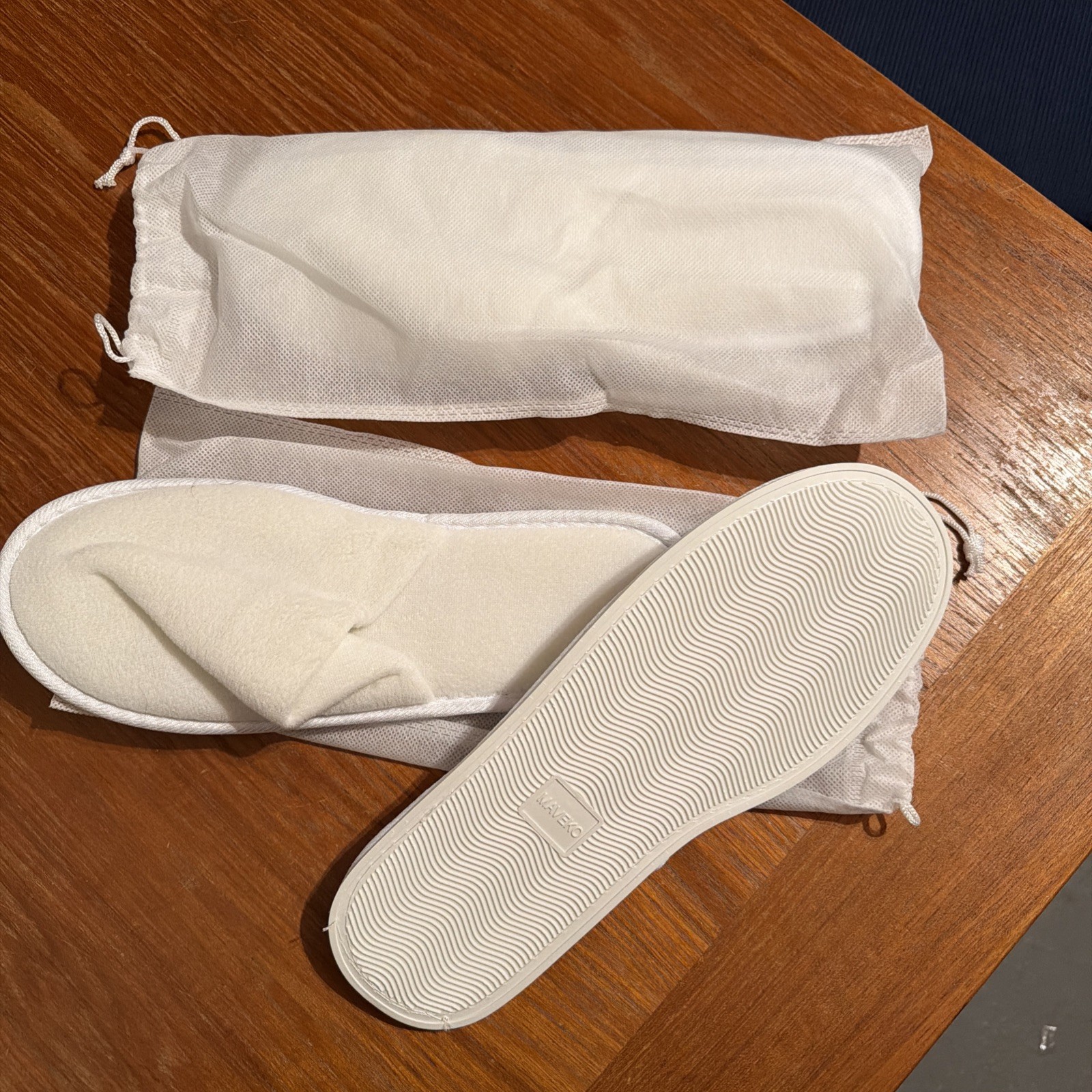 New Slippers Unisex 2 Pairs Bags Bathroom Spa Travelling Soft Non-slip 12”Long