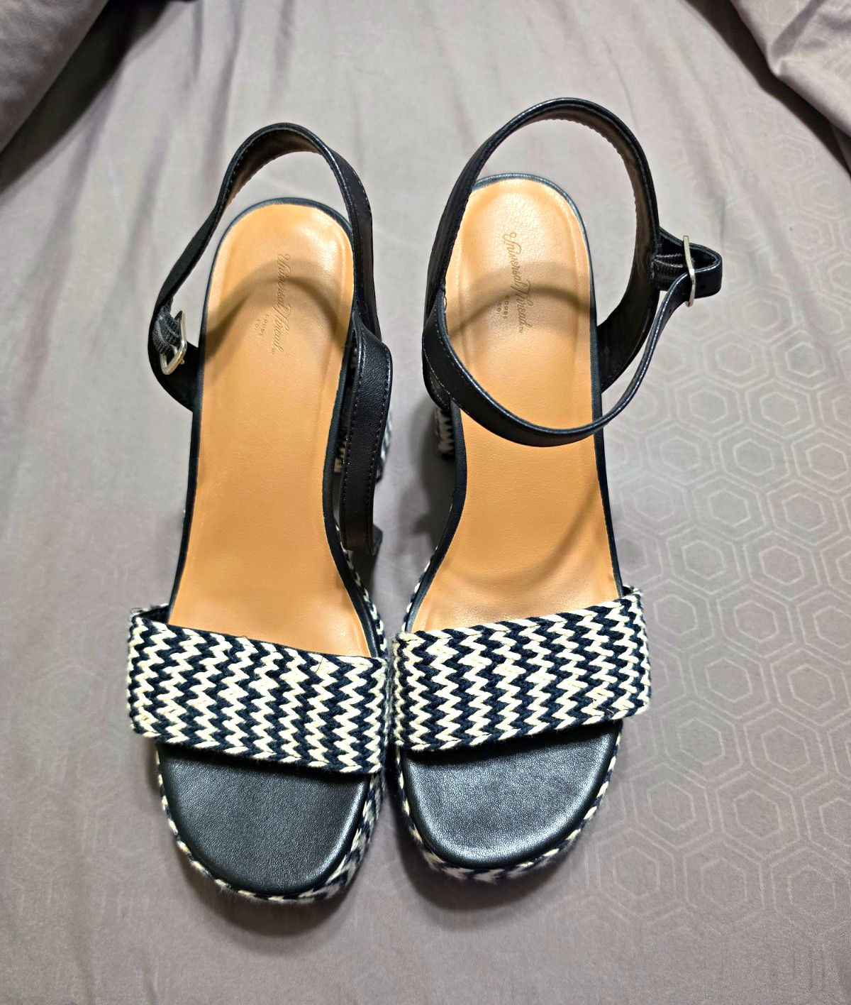 Universal Thread Women’s Black White Chevron Platform Ankle Strap Open Toe 10