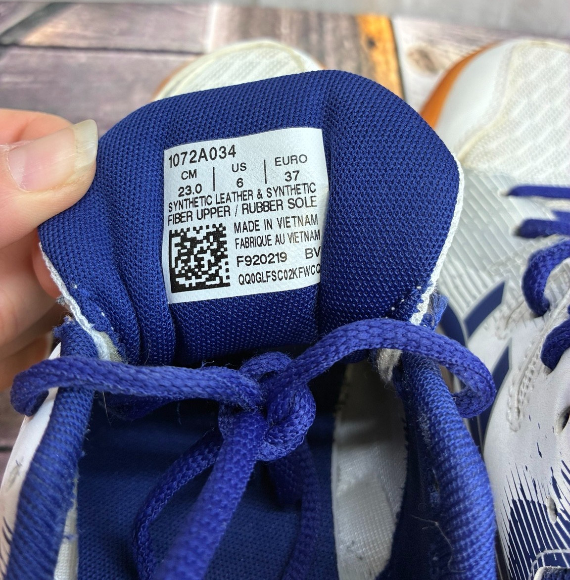 ASICS Gel Rocket 9 Womens Size 6 Volleyball Shoes White Blue Gum Sole 1072A034