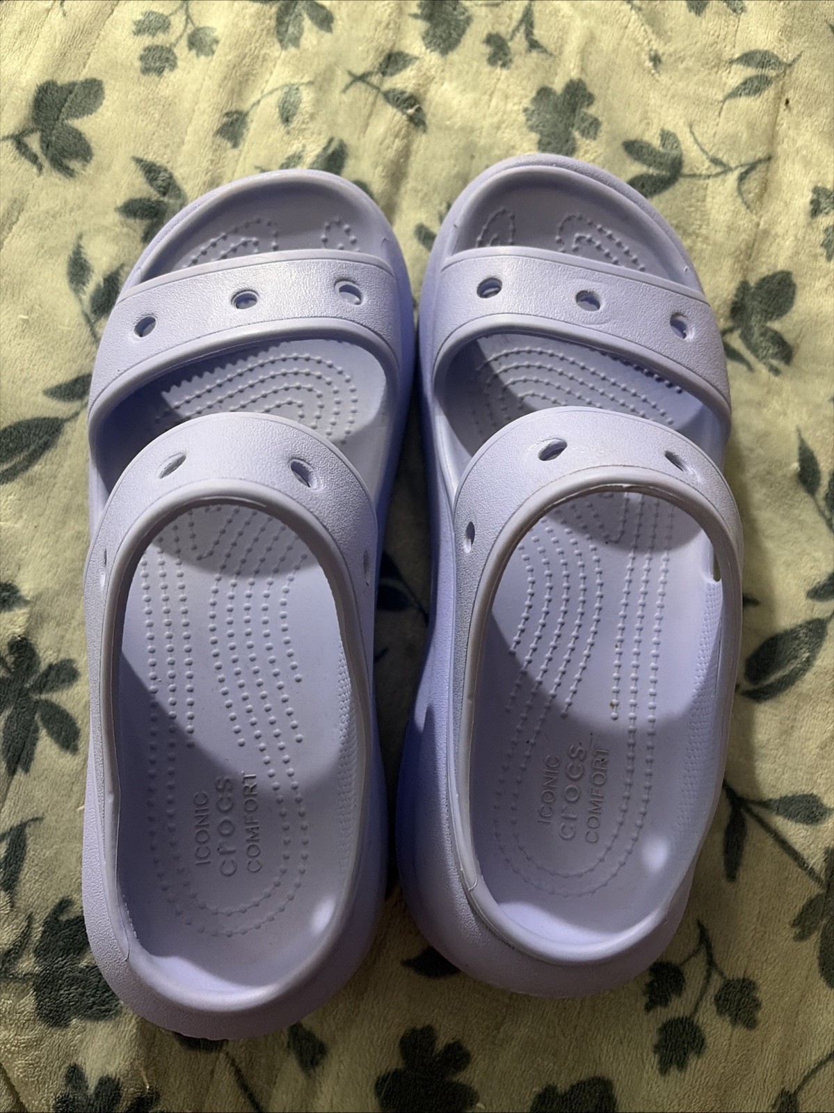 Iconic Crocs Comfort Periwinkle Platform Sandals Womens Size 8
