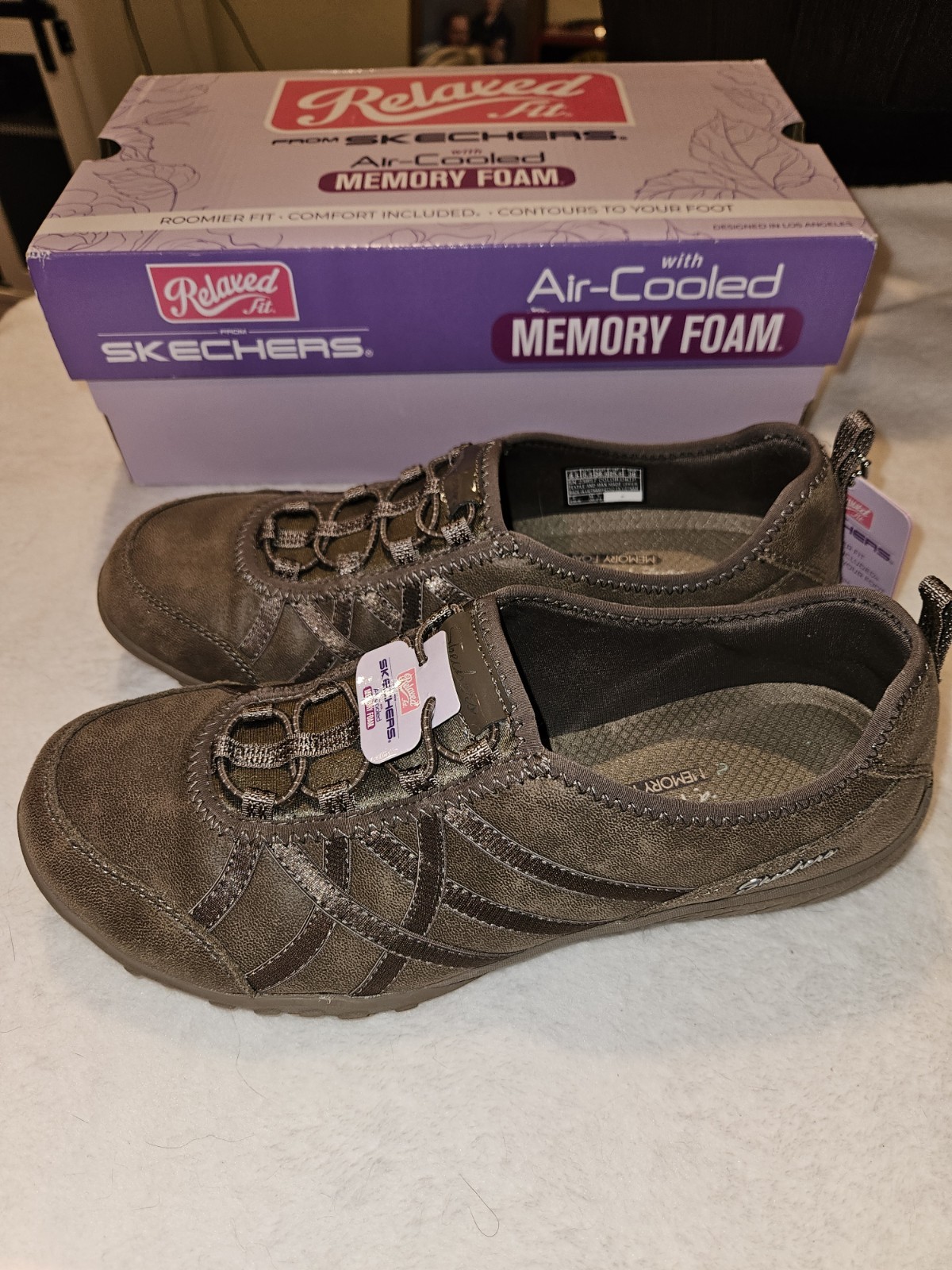 BACK TO SCHOOL !!! Sketchers Women’s Sneakers Taupe Size 8.5 Relaxed Memory foam