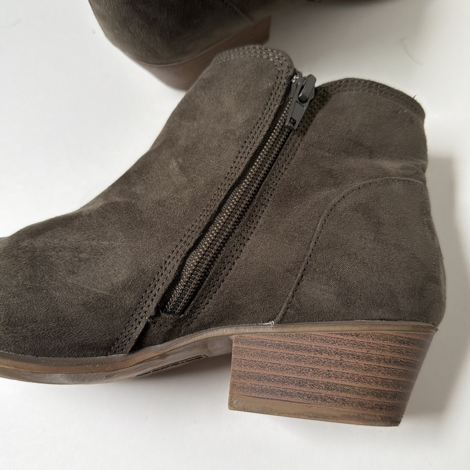 UNIONBAY Tavia Suede Ankle Boot Suede Size 8 Brown Side Zip Heel Bootie EUC