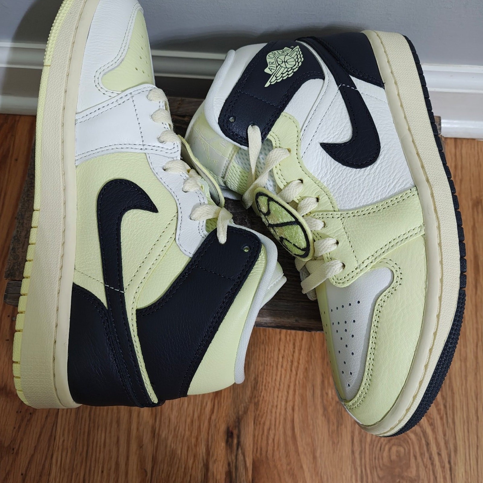 Air Jordan 1 Mid SE Matchly Barely Volt Black Women’s Size 7.5