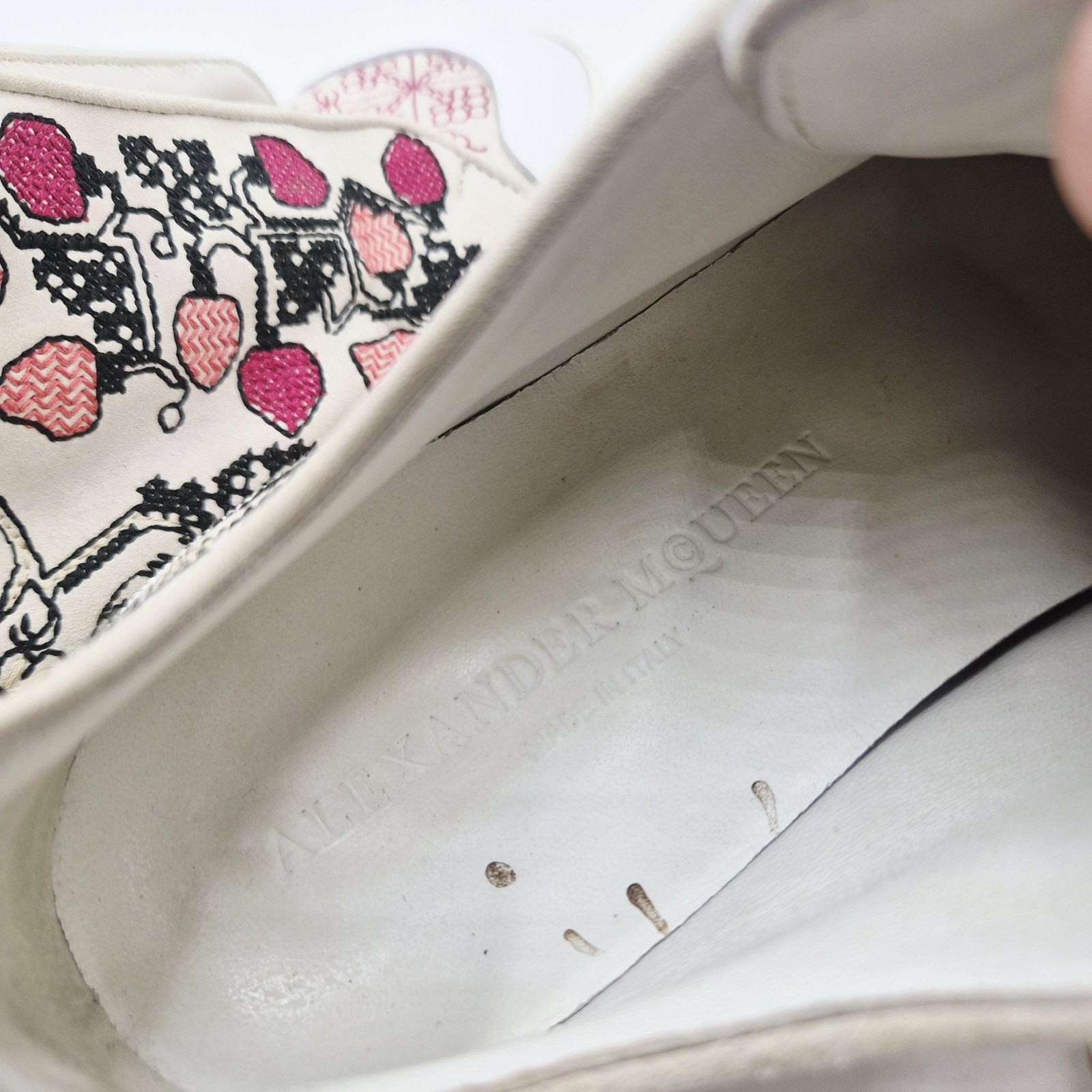 Alexander McQueen Shoes Womens US 8 Cream Floral Embroidered Leather Sneaker
