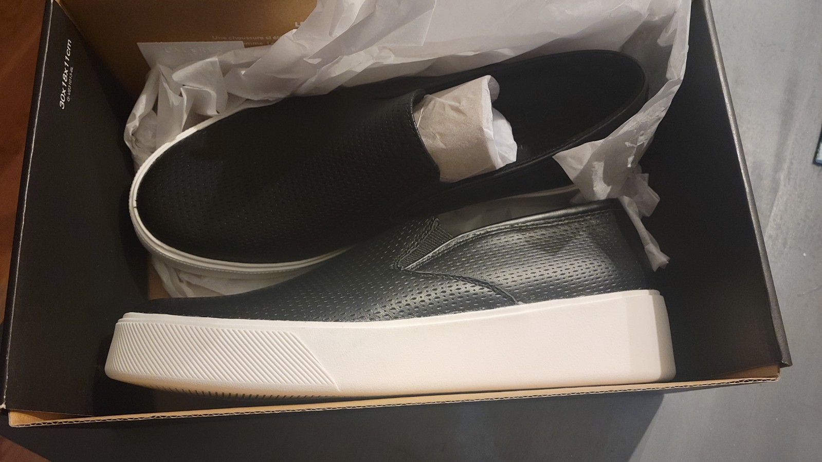Naturalizer Slip On Sneakers Shoes Black White Women’s Size 8.5M