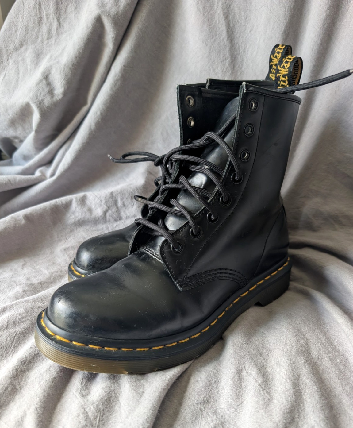 Dr. Martens 1460 Women’s Original Smooth Leather Lace Up Boots – Black, W8