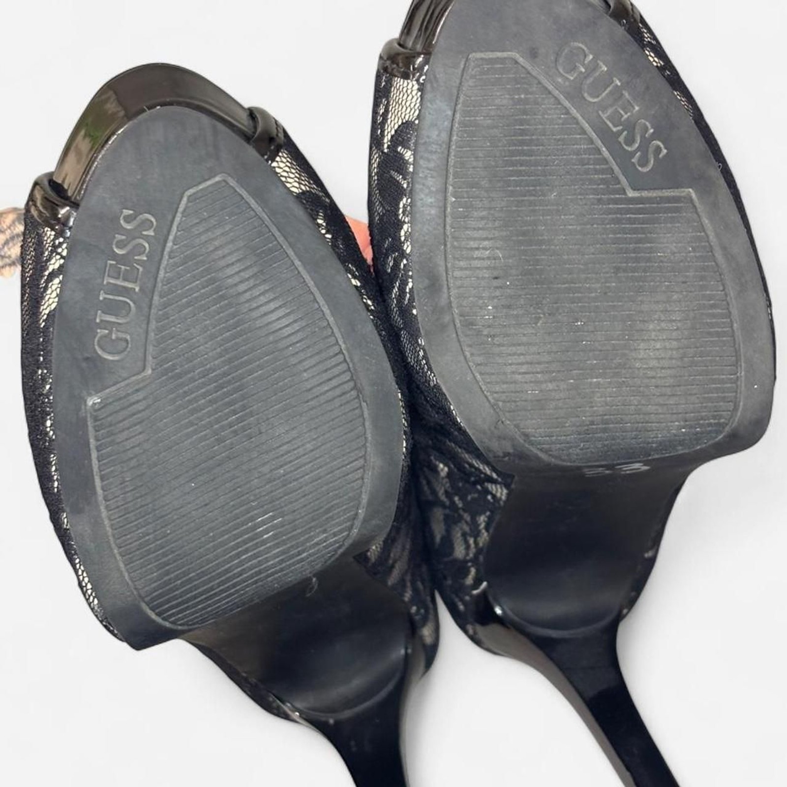 Guess Women’s Black and Blue Courts