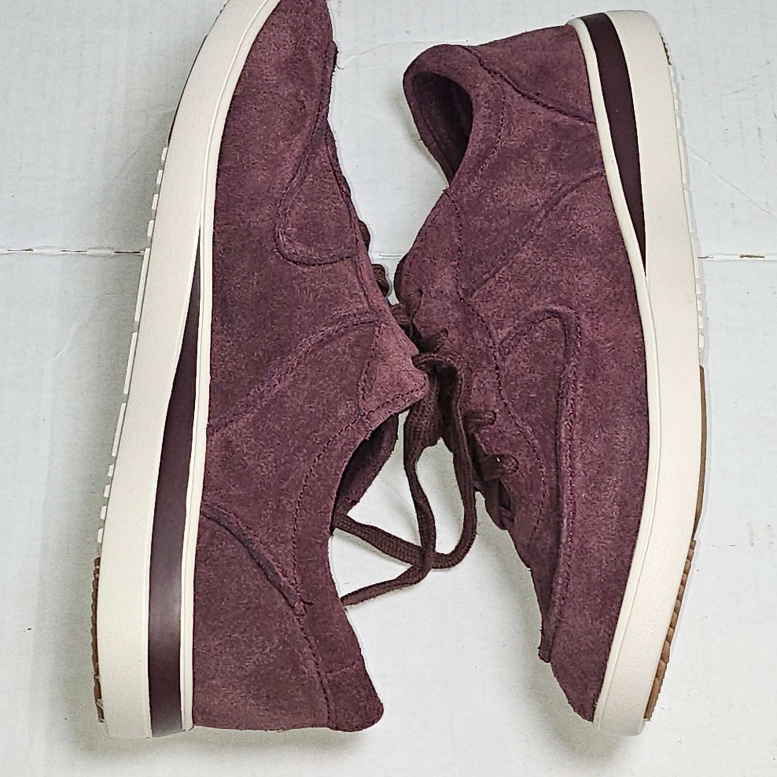 ED Ellen DeGeneres Akemi True Merlot Suede Lace Up Sneakers Womens 8.5M EU 38.5