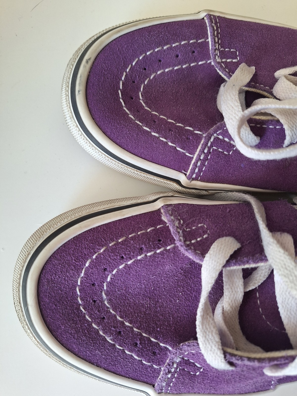 Men’s 5 WOMEN’s 6.5 PURPLE HIGH TOP VANS Shoes.