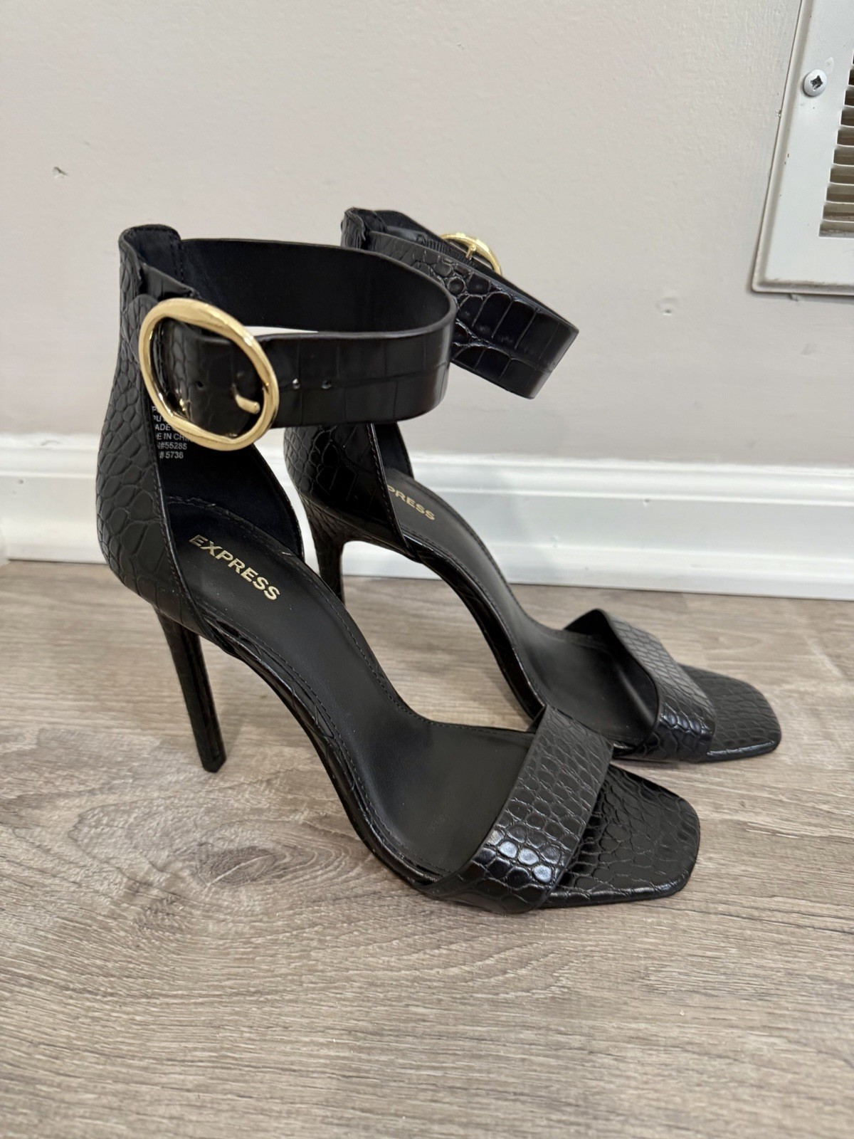 Express Quiet Luxury Croc Embossed Square Toe Stiletto 4” Heels Black Size 9