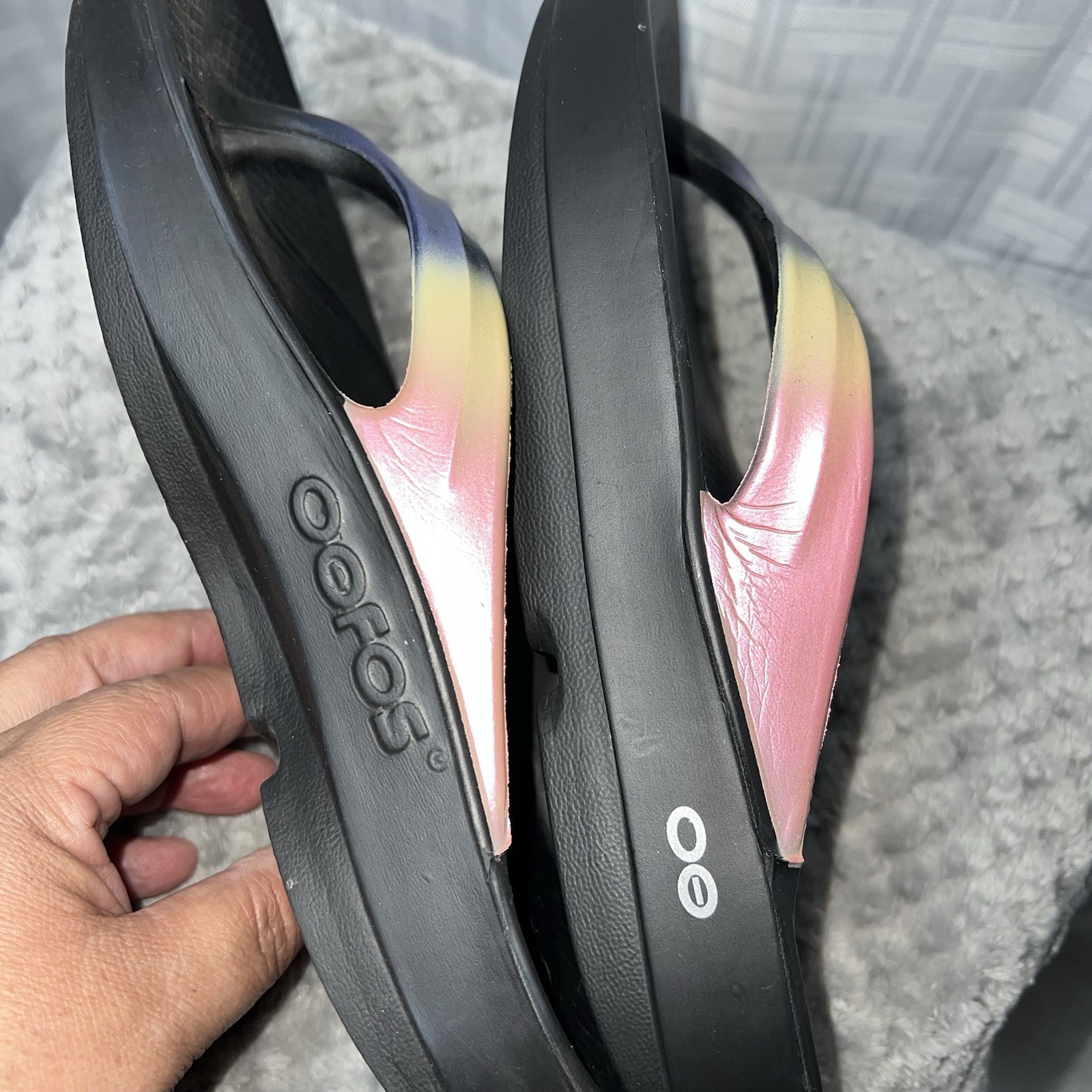 Oofos Oolala Luxe Women’s Size 8 Flip Flop Thong Recovery Sandals Multicolor