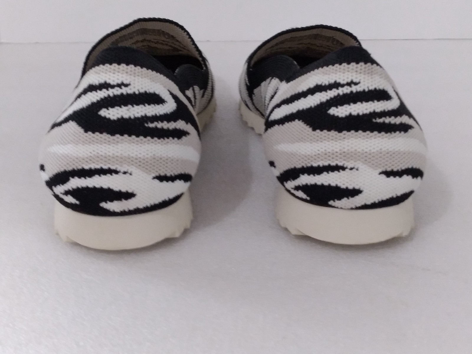 Vaneli Flats Shoes Canvas Stretch Zebra Black, Gray, White Women’s 10.5N EUC