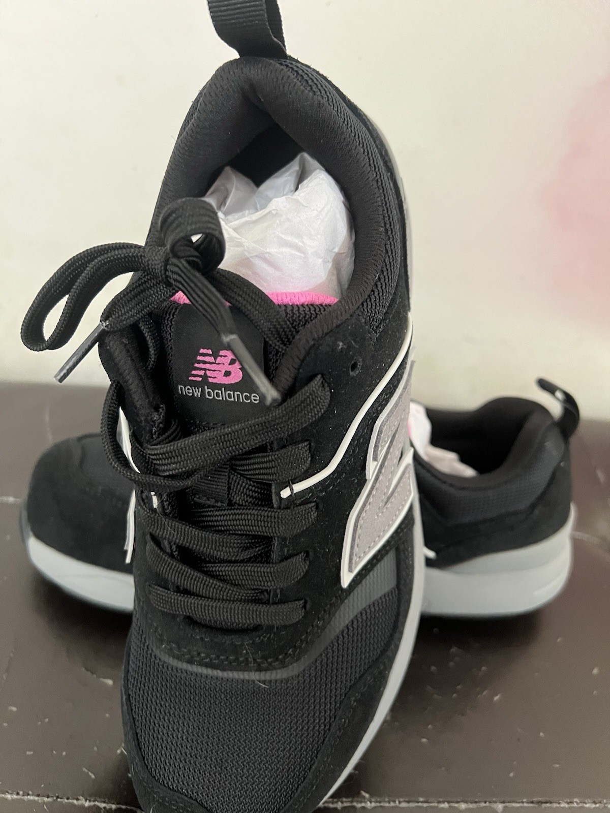 BRAND NEW – New Balance Sneakers