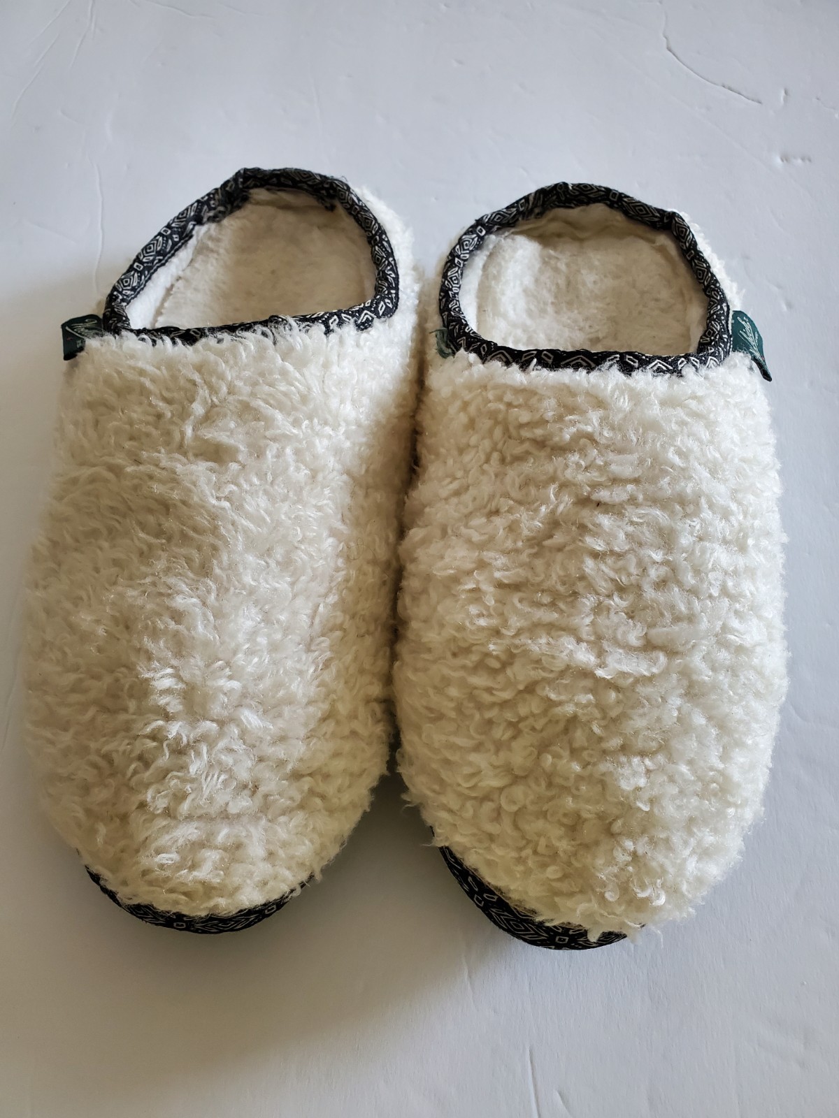 🐑WOOLRICH🐑 Women’s White & Black Fleece Winter Bath Slippers Sz 10