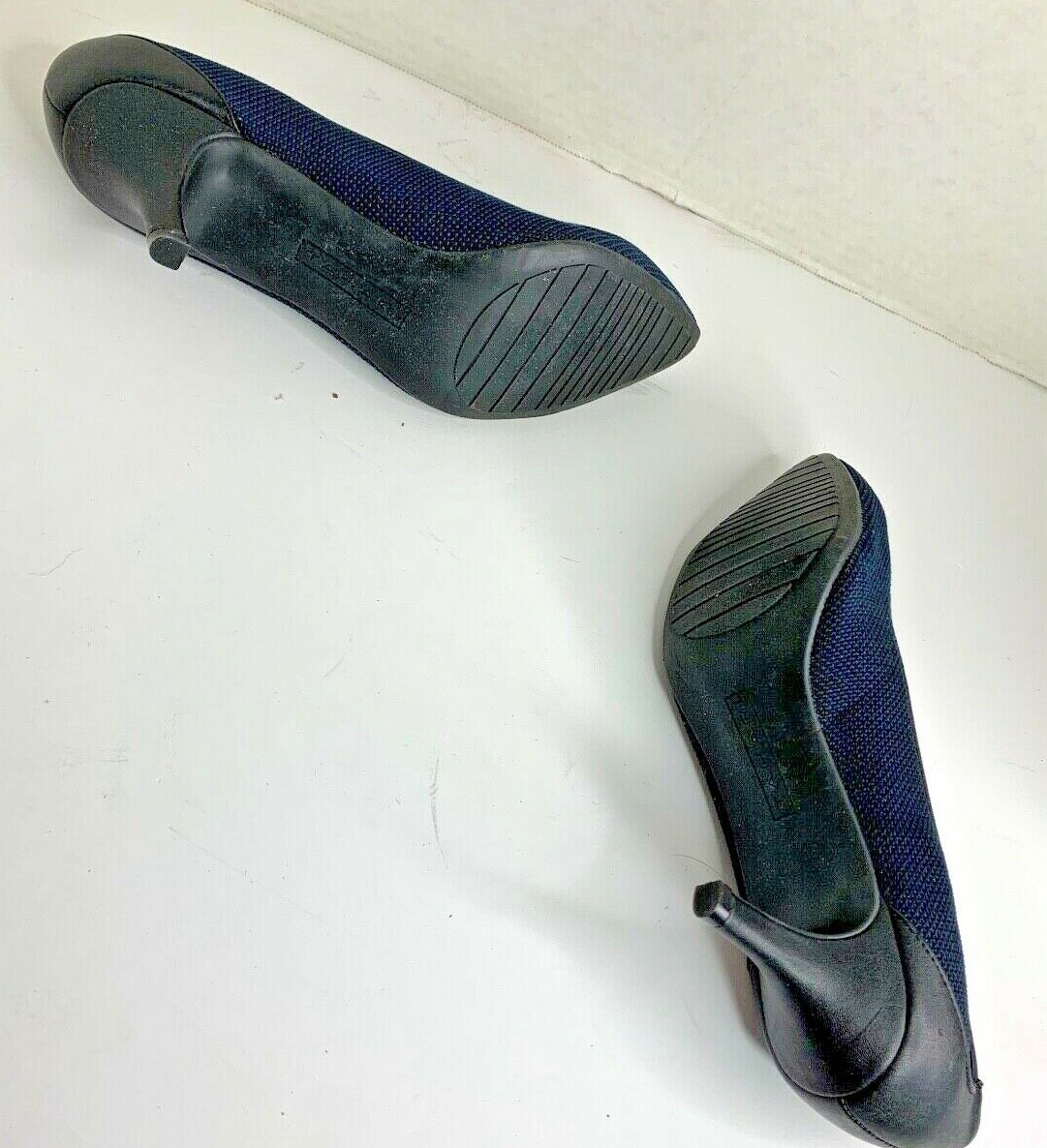 tahari Womens Sz 10 M Navy Blue Tacey Pump Shoes 2.75 in Heel