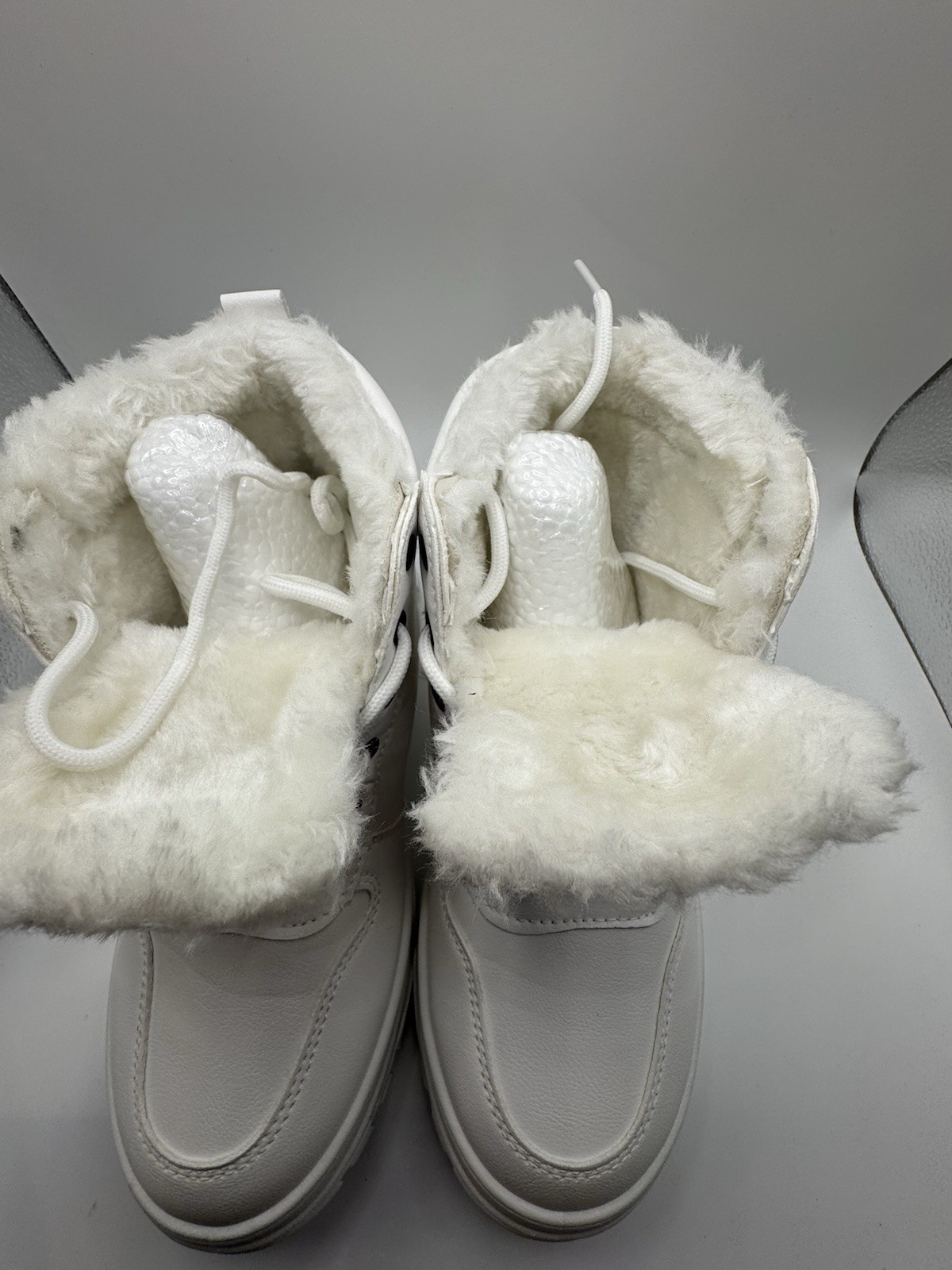 Pair Of White Evolutions Brand Winter Boots EU Size 38 (US Approx Size 7)