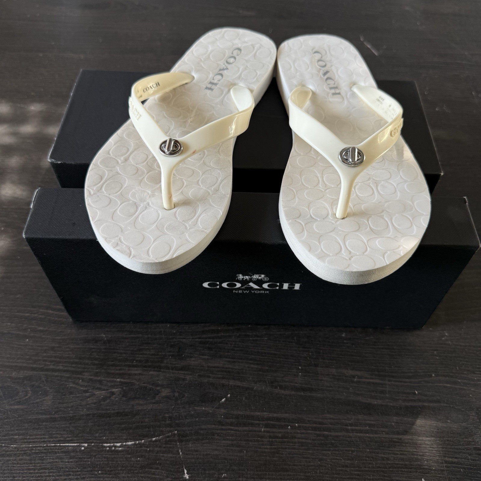 Coach Abbigail Turnlock Logo White Thong Sandals 2016 Womens Size 6 + Box