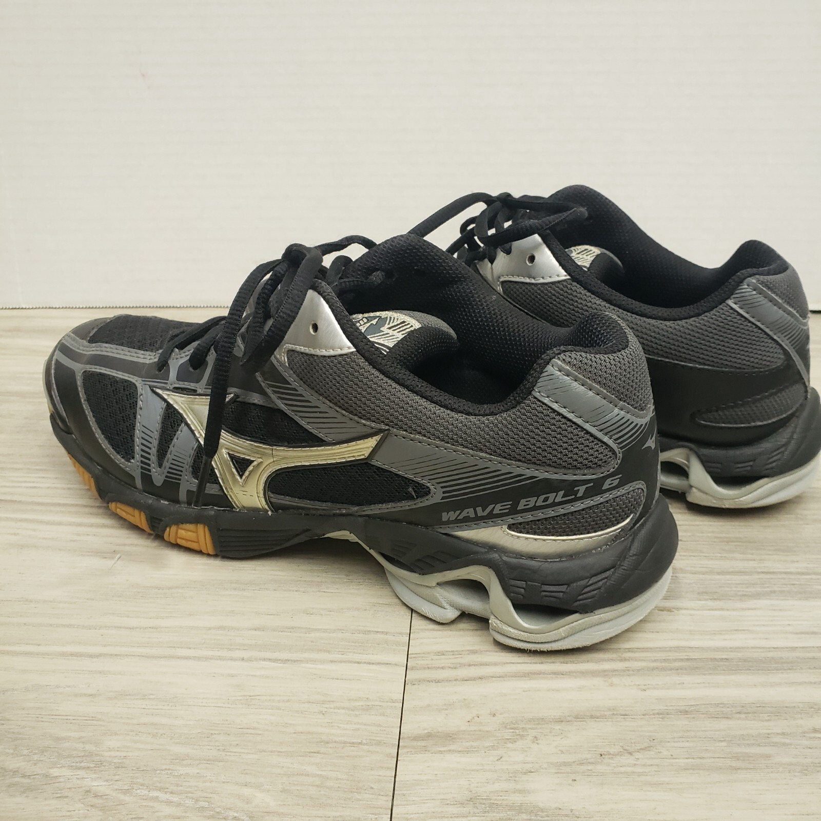 Mizuno Wave Bolt 6 Black Athletic Running Shoes Sneakers Size 9 Women Volleyball