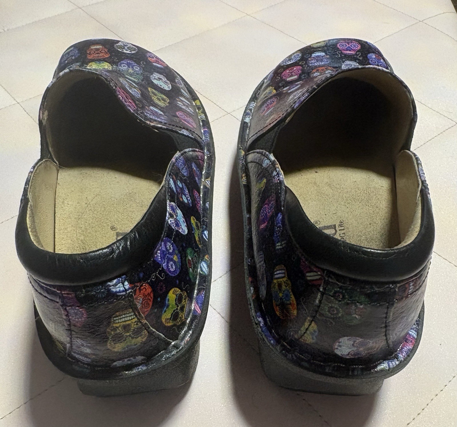 Alegria Women’s 9 Leather Slip-On Comfort Shoes Black Multicolor Skull.