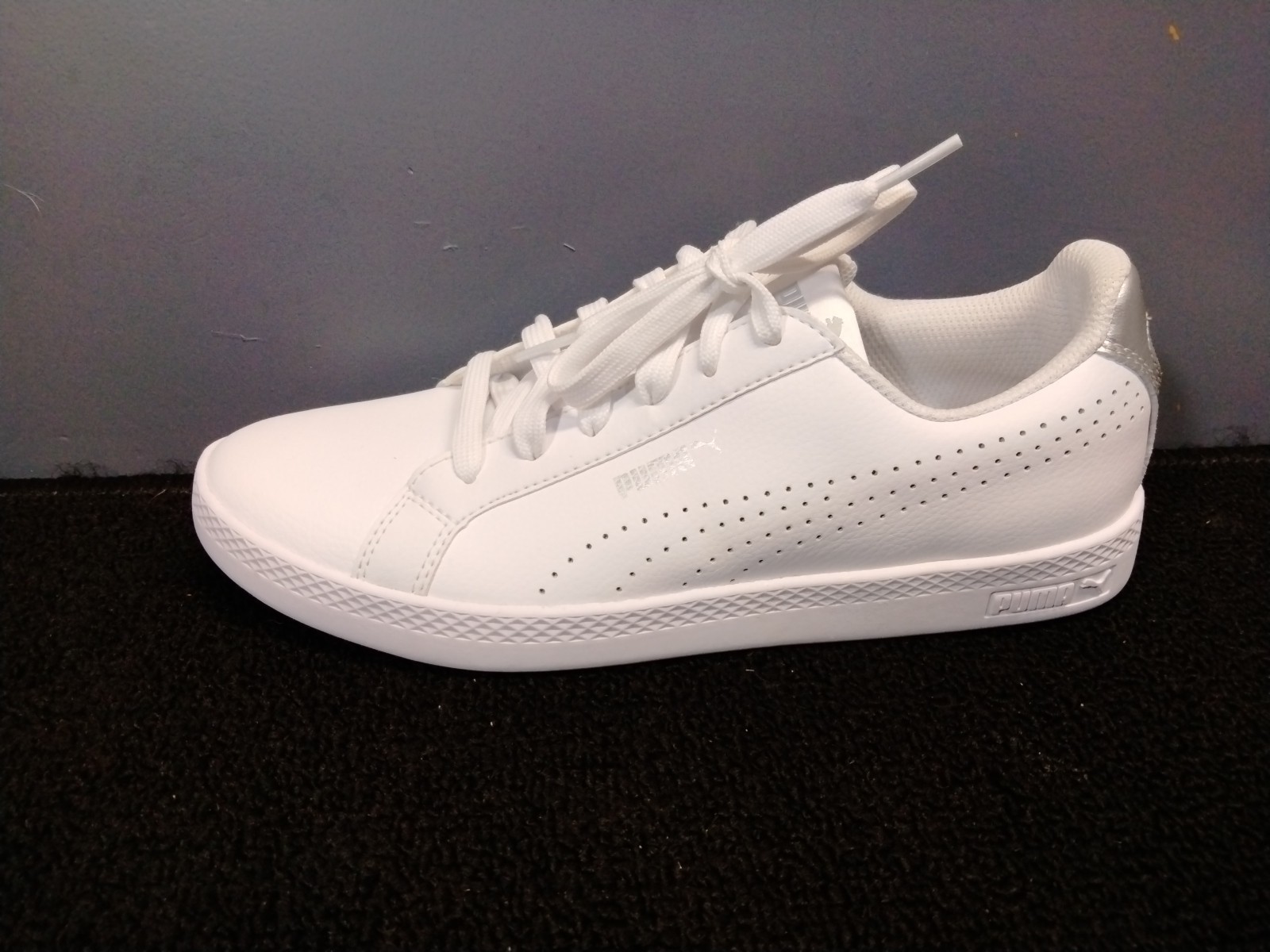 Puma Womens Size 7.5 Smash Preforated 36623801 White Running Shoes Sneakers